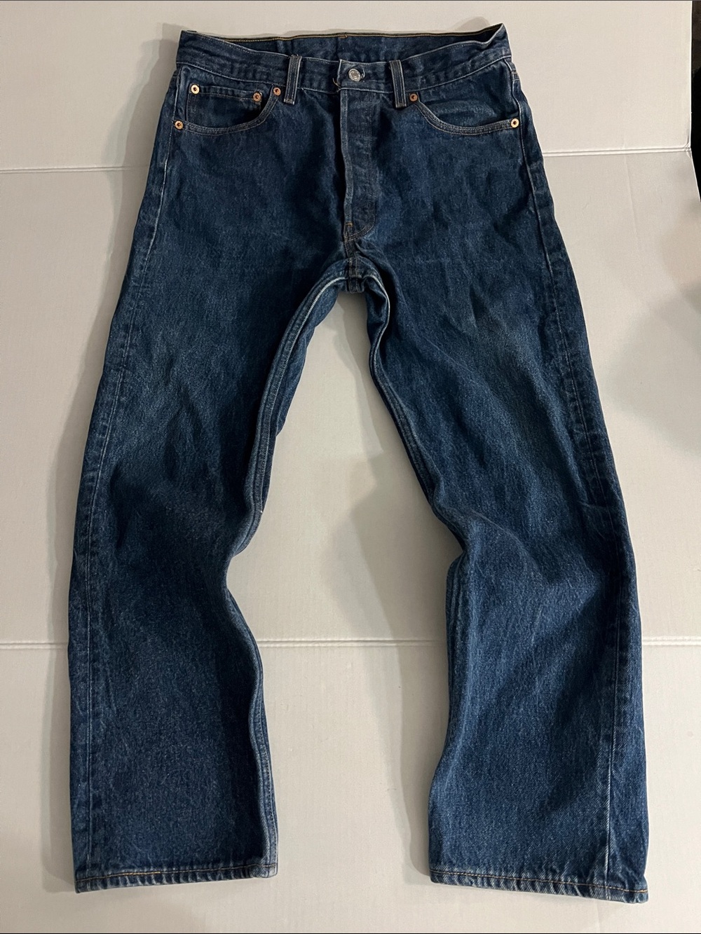 VINTAGE 90's LEVI'S 501xx MADE IN USA STRAIGHT LEG DARK WASH BUTTON FLY
JEANS
